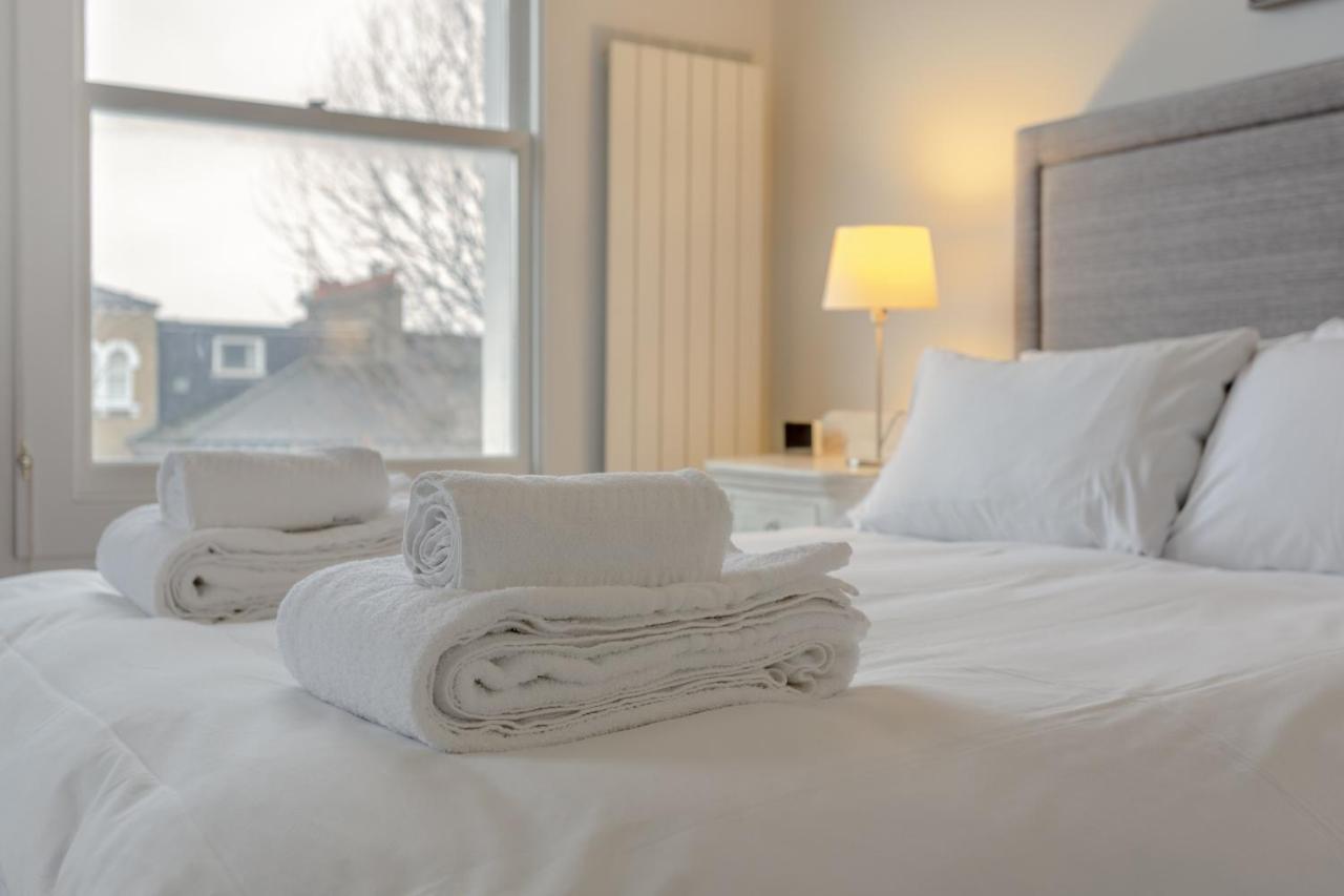 2 Bedroom Apartment Hammersmith Grove Sleeps 4 ลอนดอน ภายนอก รูปภาพ