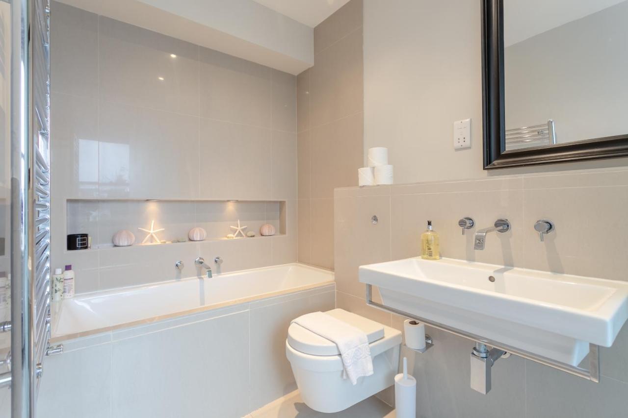 2 Bedroom Apartment Hammersmith Grove Sleeps 4 ลอนดอน ภายนอก รูปภาพ