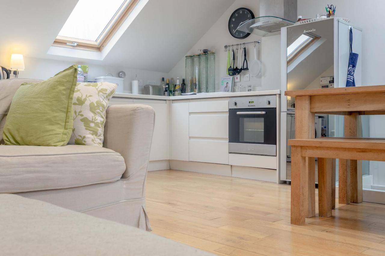 2 Bedroom Apartment Hammersmith Grove Sleeps 4 ลอนดอน ภายนอก รูปภาพ