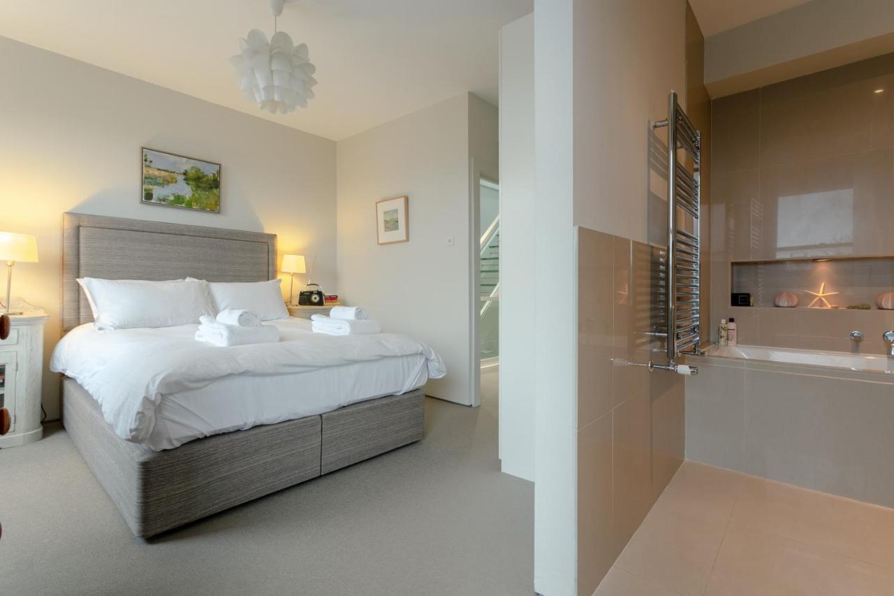 2 Bedroom Apartment Hammersmith Grove Sleeps 4 ลอนดอน ภายนอก รูปภาพ