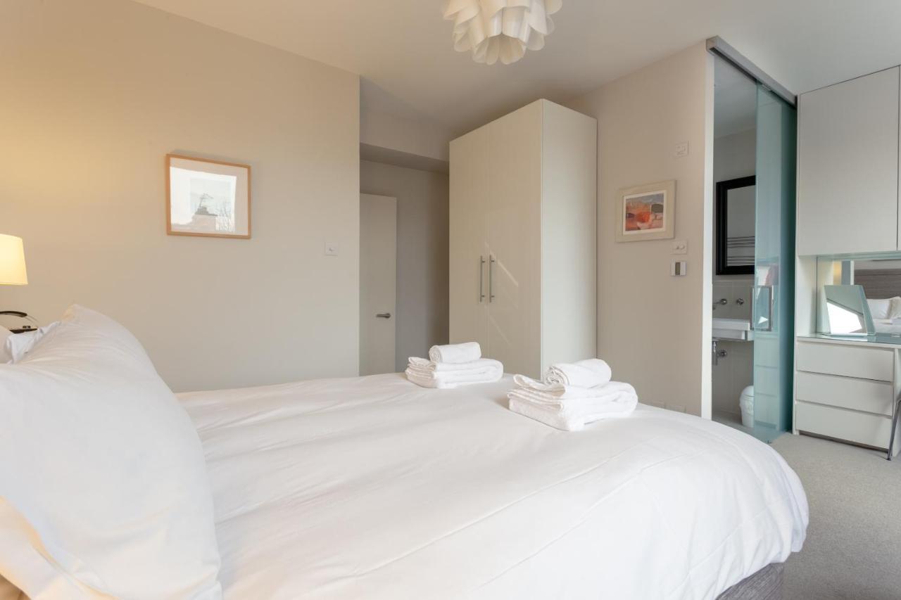 2 Bedroom Apartment Hammersmith Grove Sleeps 4 ลอนดอน ภายนอก รูปภาพ