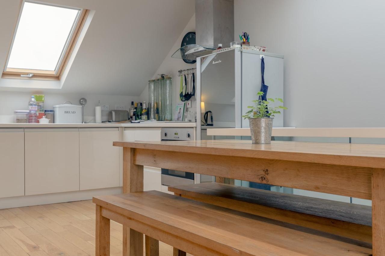 2 Bedroom Apartment Hammersmith Grove Sleeps 4 ลอนดอน ภายนอก รูปภาพ